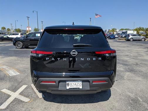 2025 Nissan Pathfinder S FWD