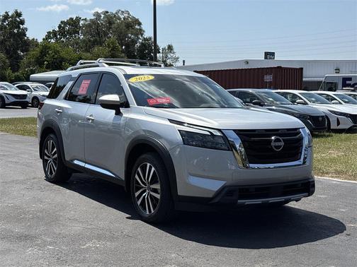 2025 Nissan Pathfinder Platinum FWD