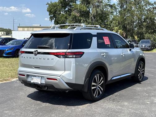 2025 Nissan Pathfinder Platinum FWD