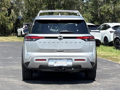 2025 Nissan Pathfinder Platinum FWD