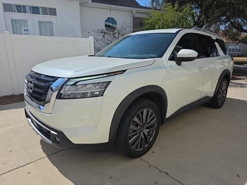 2023 Nissan Pathfinder SL FWD