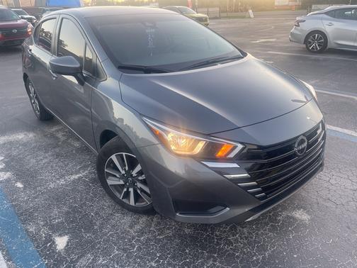 Gun Metallic 2024 Nissan Versa 1.6 SV