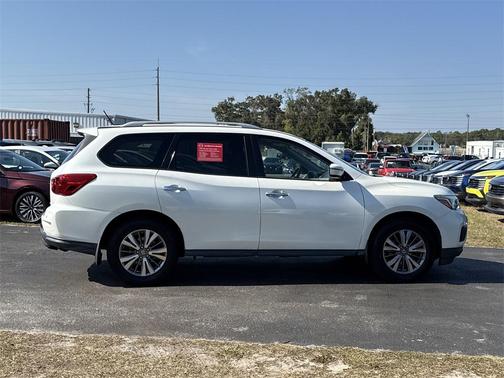 2018 Nissan Pathfinder SV