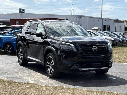 2025 Nissan Pathfinder Platinum FWD