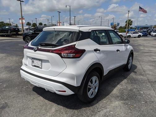 2025 Nissan Kicks S
