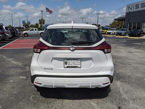 2025 Nissan Kicks S