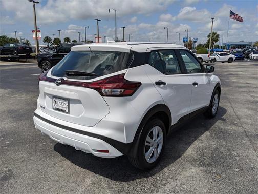 2025 Nissan Kicks S