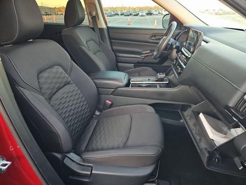 2023 Nissan Pathfinder SV FWD