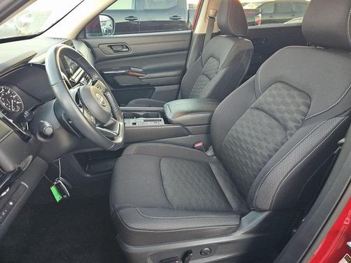 2023 Nissan Pathfinder SV FWD