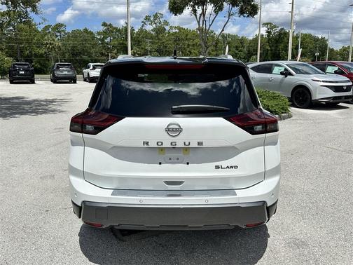 2025 Nissan Rogue SL