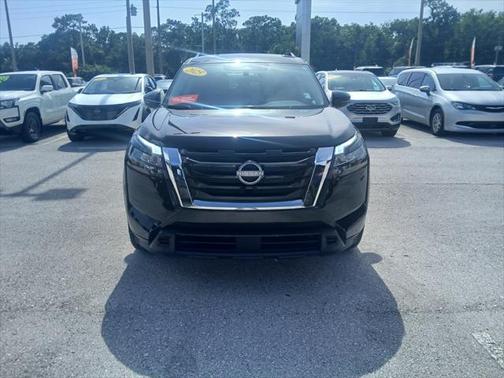 2025 Nissan Pathfinder SV FWD