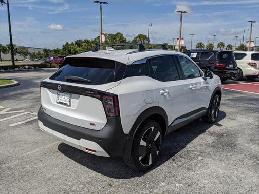 2025 Nissan Kicks SR