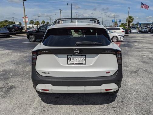 2025 Nissan Kicks SR