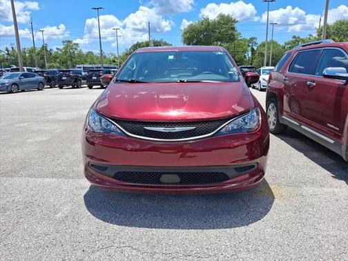 2022 Chrysler Voyager LX