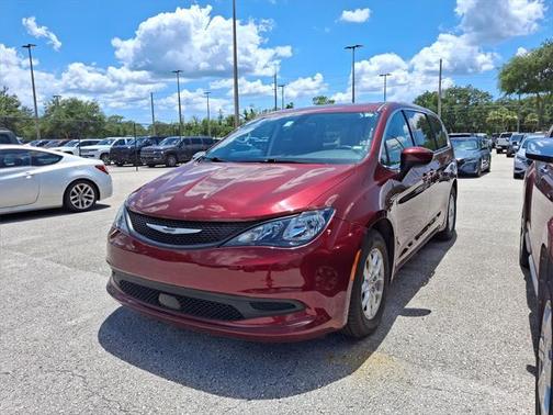 2022 Chrysler Voyager LX