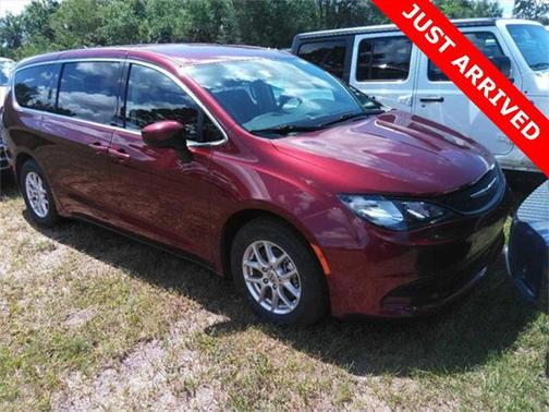 2022 Chrysler Voyager LX