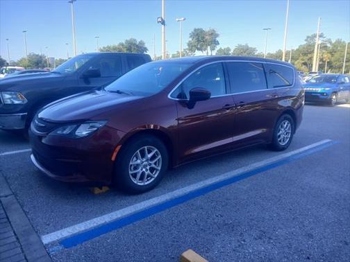 2022 Chrysler Voyager LX