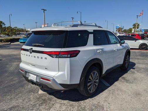 2025 Nissan Pathfinder SL FWD