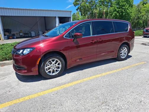 2022 Chrysler Voyager LX