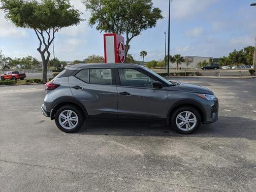 2025 Nissan Kicks S