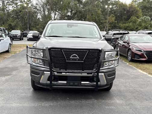 2023 Nissan Titan SV