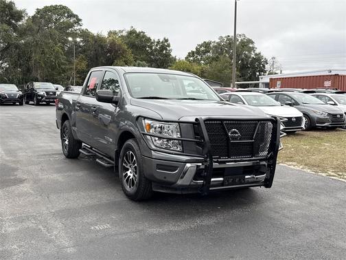 2023 Nissan Titan SV