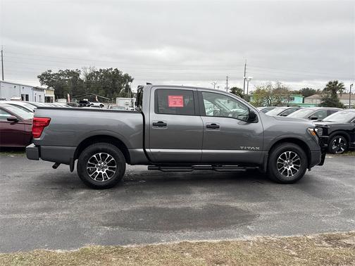 2023 Nissan Titan SV