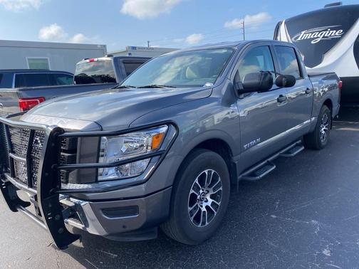 2023 Nissan Titan SV