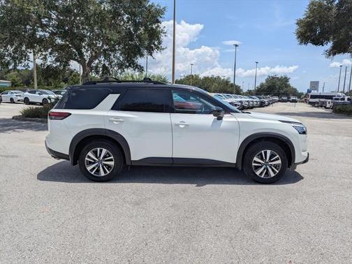2024 Nissan Pathfinder SL FWD