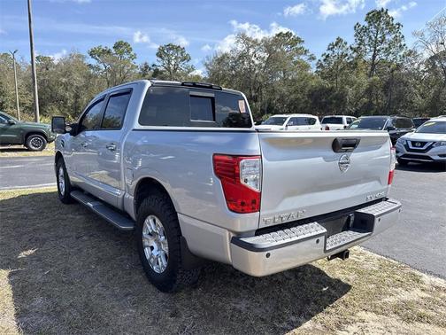 2017 Nissan Titan SV