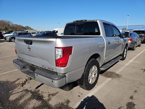 2017 Nissan Titan SV