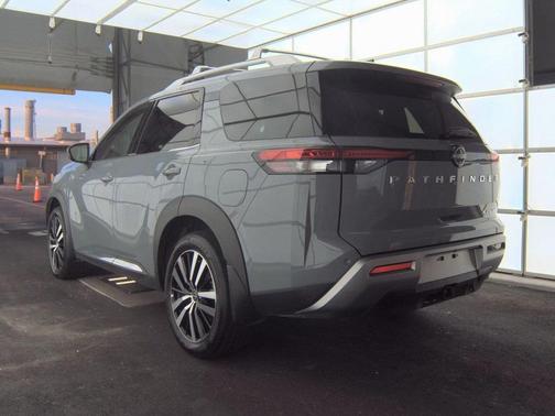 2024 Nissan Pathfinder Platinum FWD