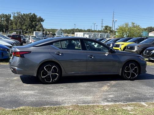 2025 Nissan Altima SR FWD