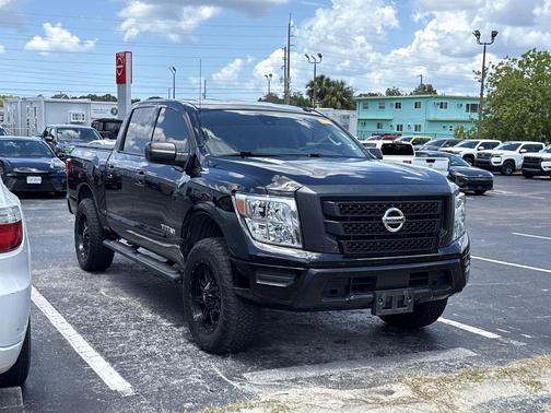 Super Black 2021 Nissan Titan S