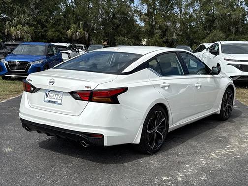 2025 Nissan Altima SR FWD