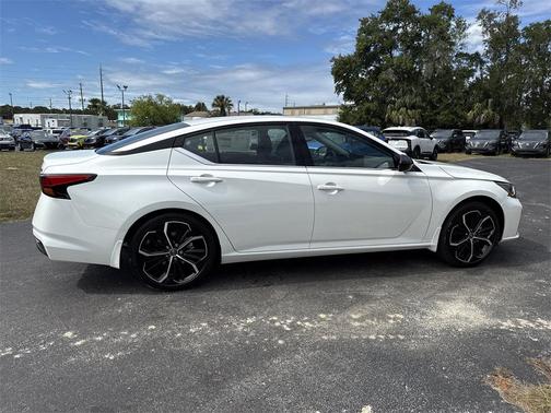 2025 Nissan Altima SR FWD