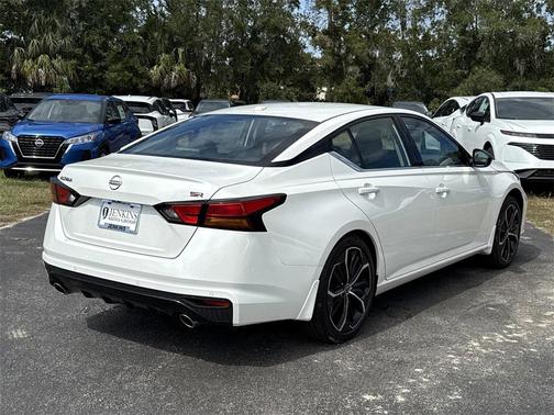 2025 Nissan Altima SR FWD