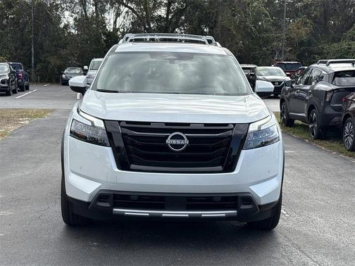 2025 Nissan Pathfinder Platinum FWD