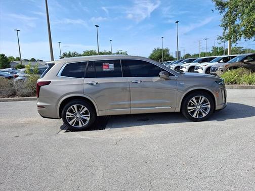 2022 Cadillac XT6 Premium Luxury FWD