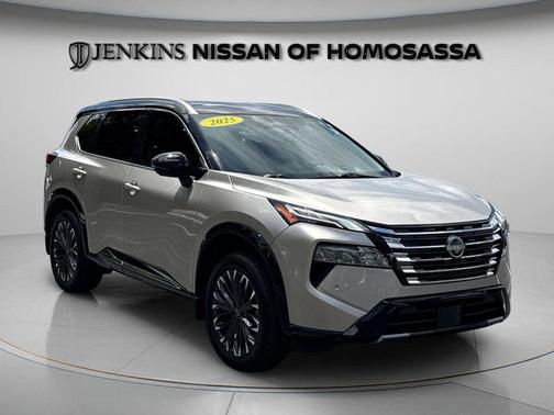 Champagne Silver Metallic/Super Black 2025 Nissan Rogue Platinum