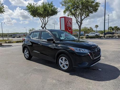 2025 Nissan Kicks S