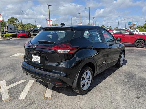 2025 Nissan Kicks S