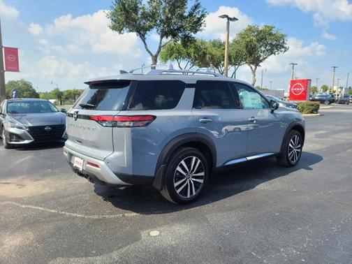 2025 Nissan Pathfinder Platinum FWD