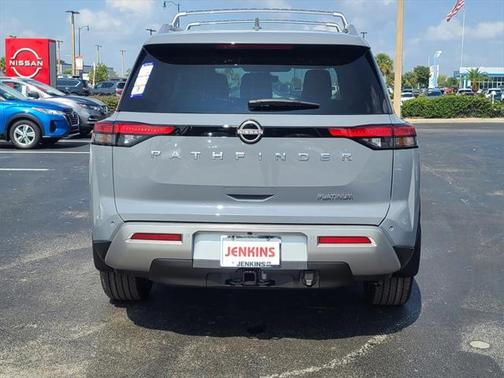2025 Nissan Pathfinder Platinum FWD