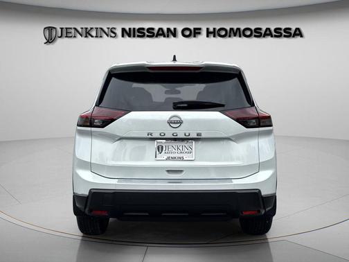 Everest White Pearl Tricoat 2026 Nissan Rogue SV