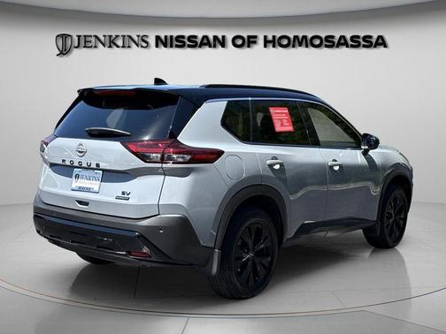 Boulder Gray Pearl/Super Black 2023 Nissan Rogue SV