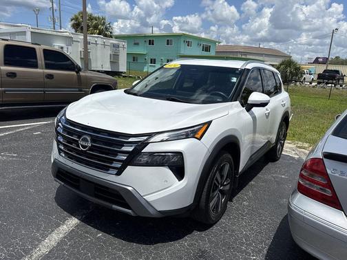 Everest White Pearl 2024 Nissan Rogue SL
