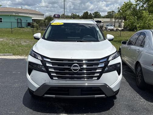 Everest White Pearl 2024 Nissan Rogue SL