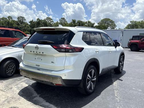Everest White Pearl 2024 Nissan Rogue SL