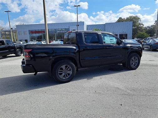 2025 Nissan Frontier SV